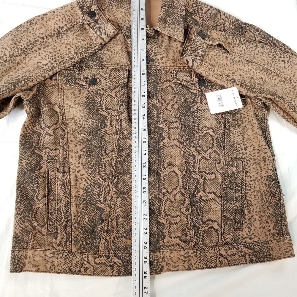 New Free People Brown Snake Skin Print XS Cotton Boho Neutral Y2K Trucker Jacket - Picture 10 of 12
